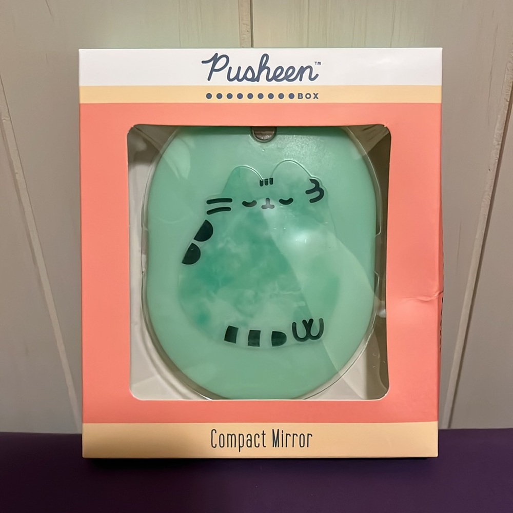Pusheen compact mirror